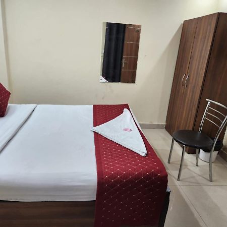 Hotel Cozy Cave Yeni Delhi Dış mekan fotoğraf