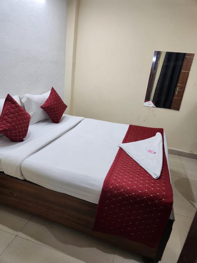 Hotel Cozy Cave Yeni Delhi Dış mekan fotoğraf