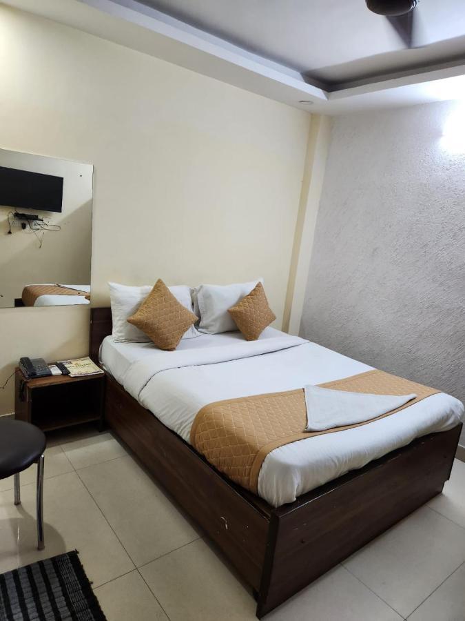 Hotel Cozy Cave Yeni Delhi Dış mekan fotoğraf