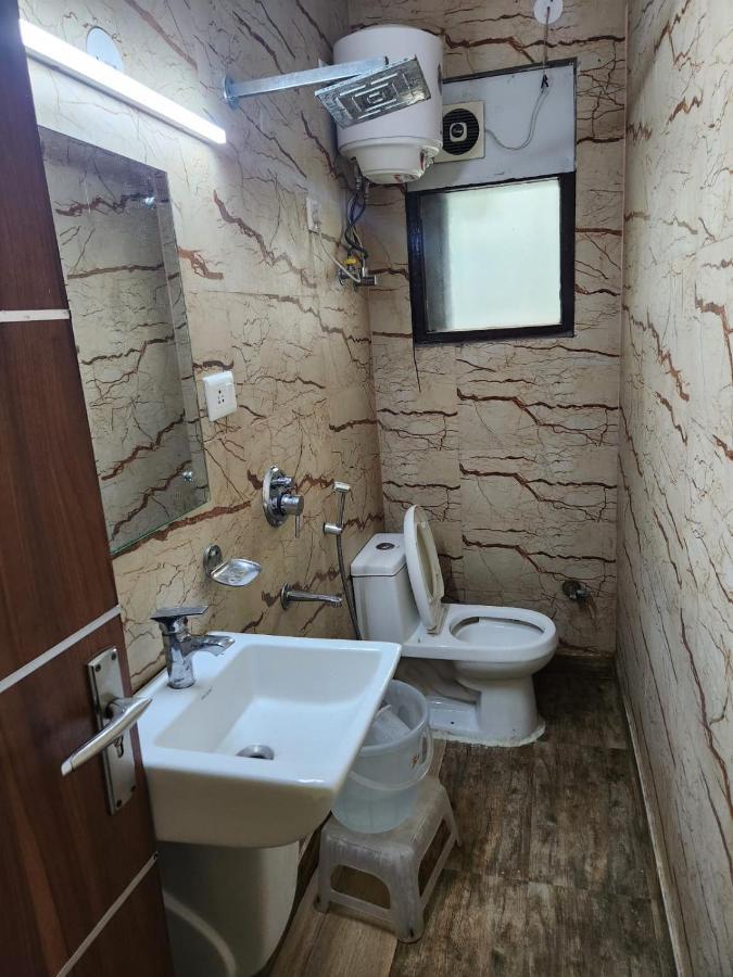 Hotel Cozy Cave Yeni Delhi Dış mekan fotoğraf