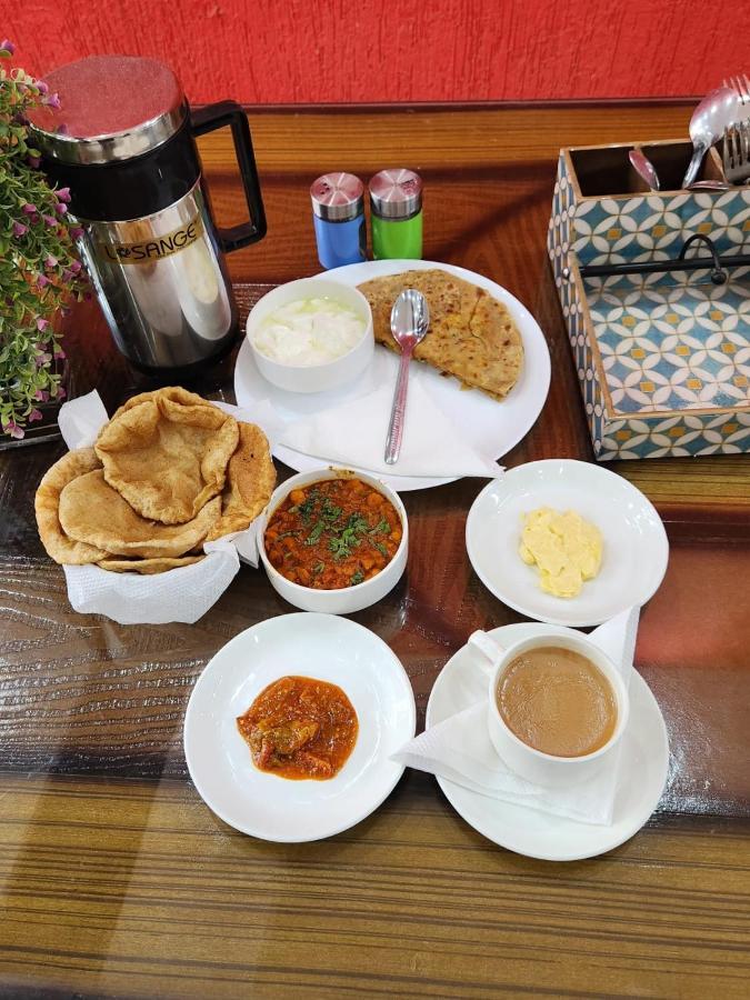 Hotel Cozy Cave Yeni Delhi Dış mekan fotoğraf