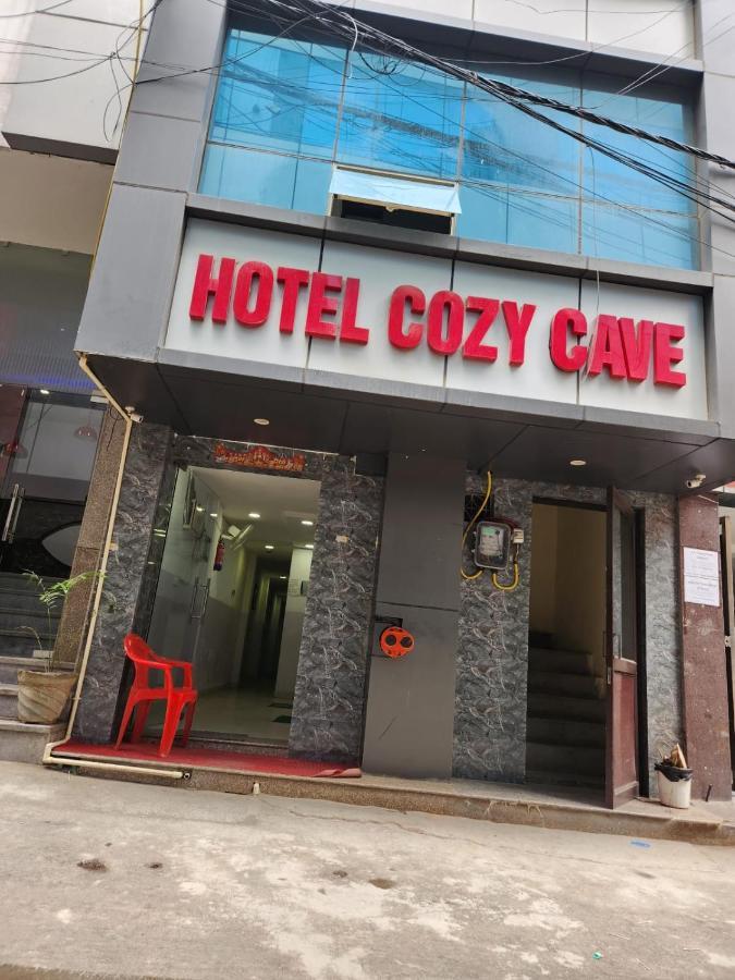 Hotel Cozy Cave Yeni Delhi Dış mekan fotoğraf