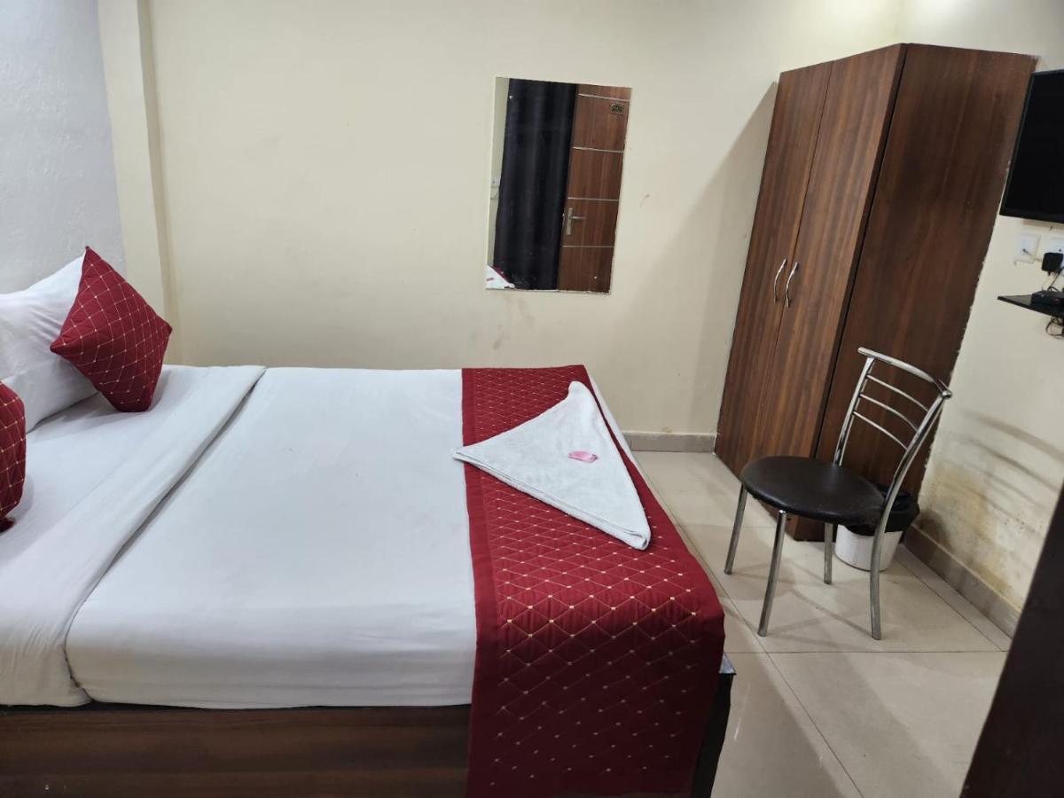 Hotel Cozy Cave Yeni Delhi Dış mekan fotoğraf