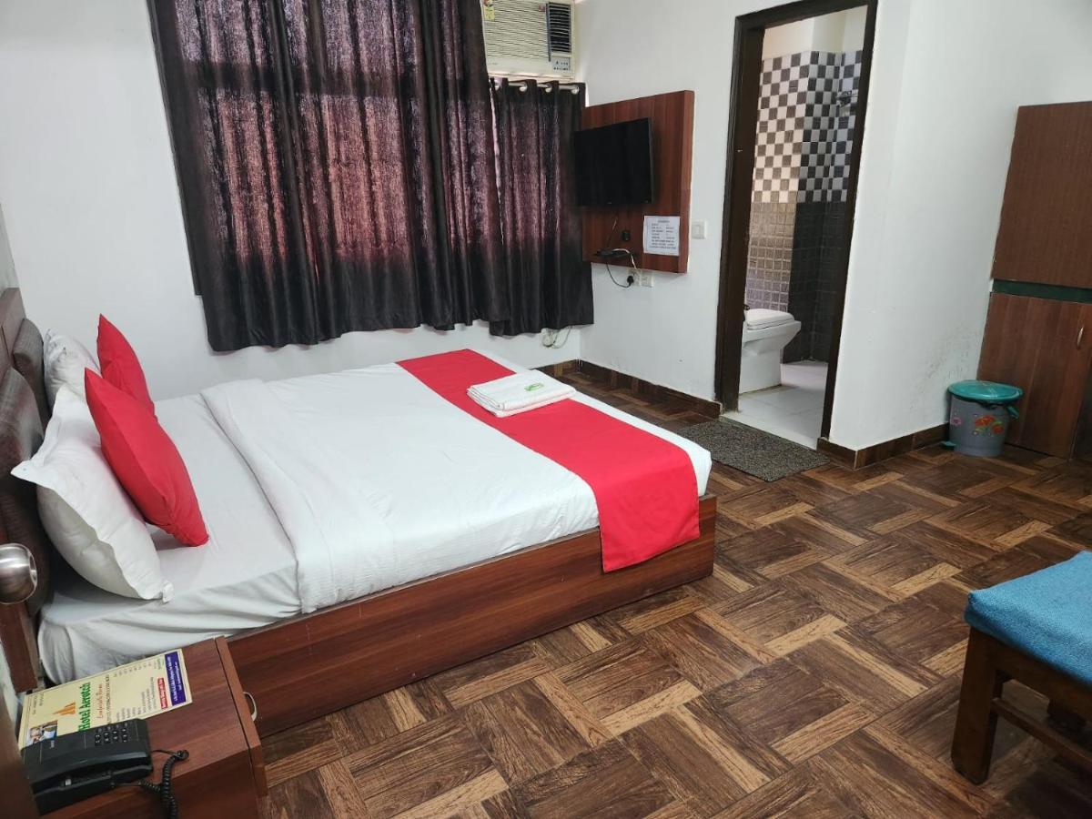 Hotel Cozy Cave Yeni Delhi Dış mekan fotoğraf