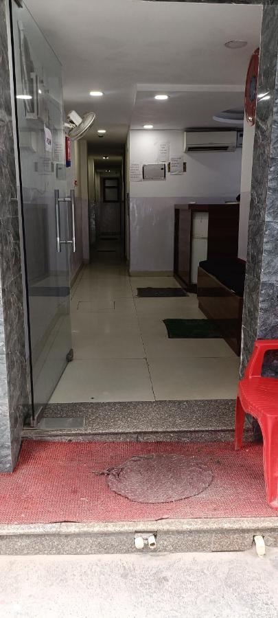 Hotel Cozy Cave Yeni Delhi Dış mekan fotoğraf