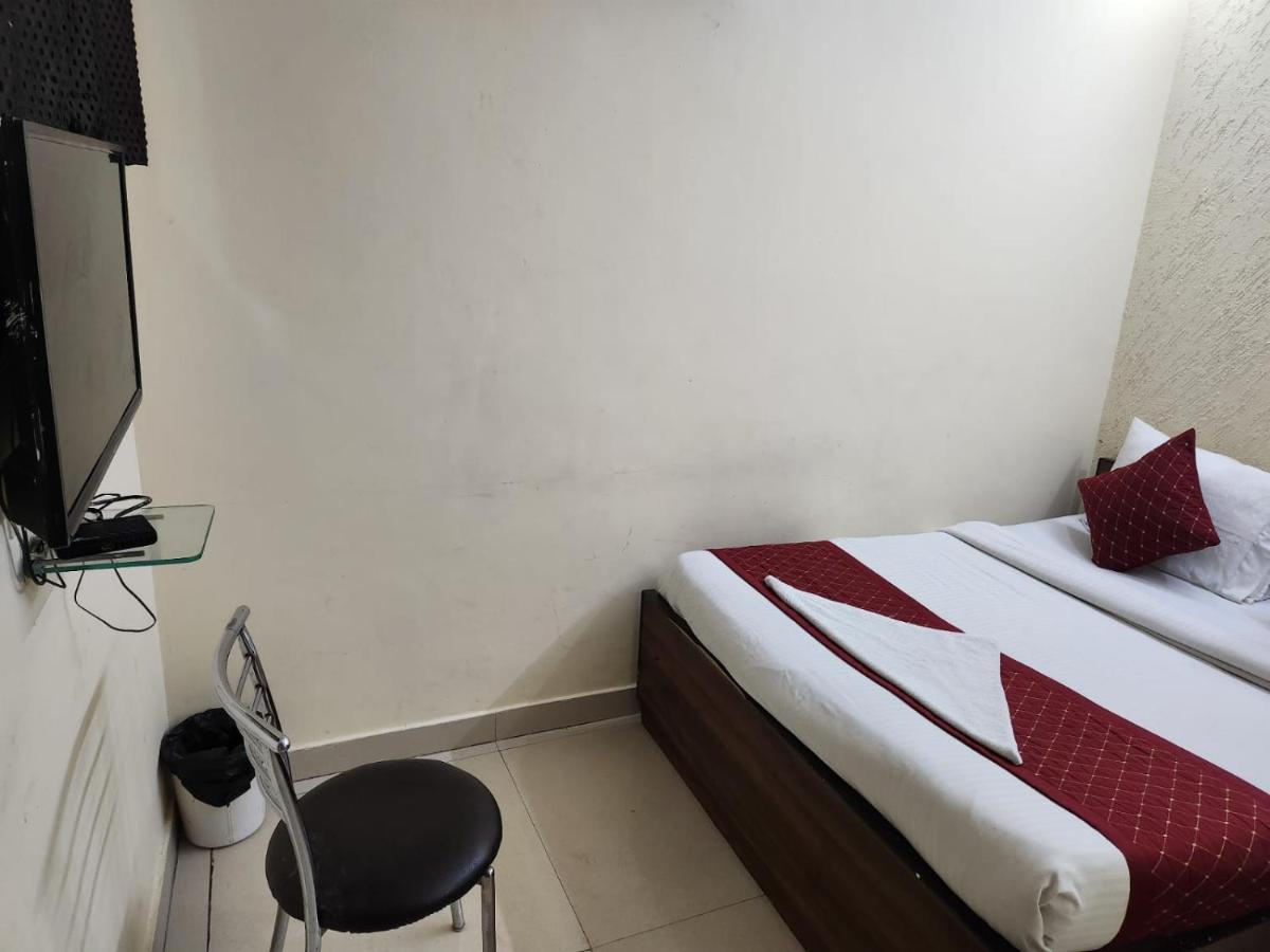Hotel Cozy Cave Yeni Delhi Dış mekan fotoğraf
