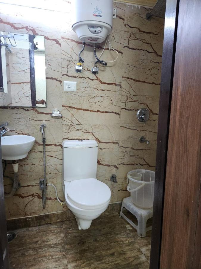 Hotel Cozy Cave Yeni Delhi Dış mekan fotoğraf