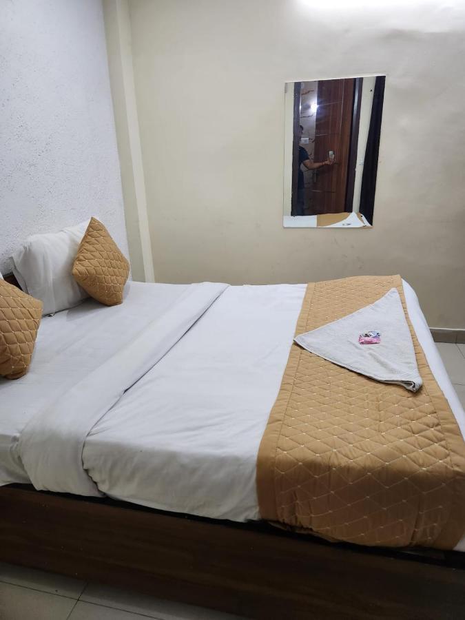 Hotel Cozy Cave Yeni Delhi Dış mekan fotoğraf