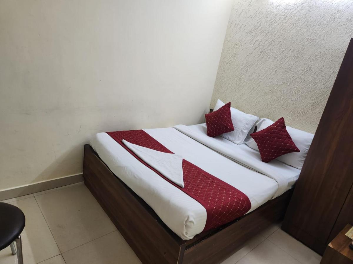 Hotel Cozy Cave Yeni Delhi Dış mekan fotoğraf