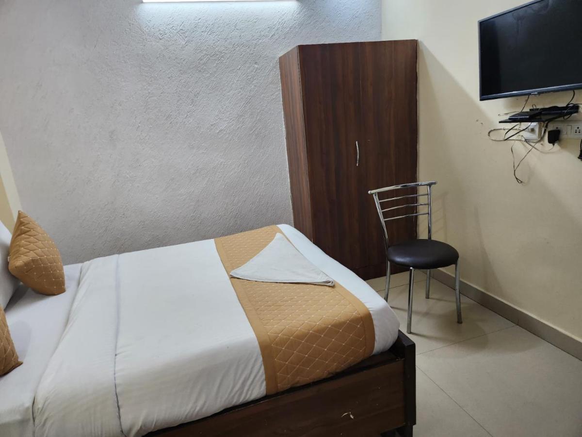 Hotel Cozy Cave Yeni Delhi Dış mekan fotoğraf