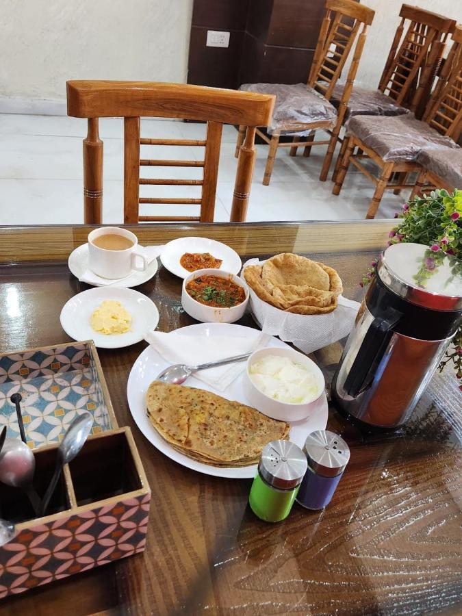 Hotel Cozy Cave Yeni Delhi Dış mekan fotoğraf