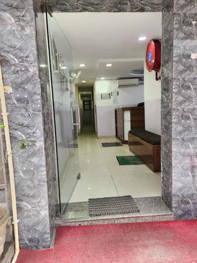 Hotel Cozy Cave Yeni Delhi Dış mekan fotoğraf